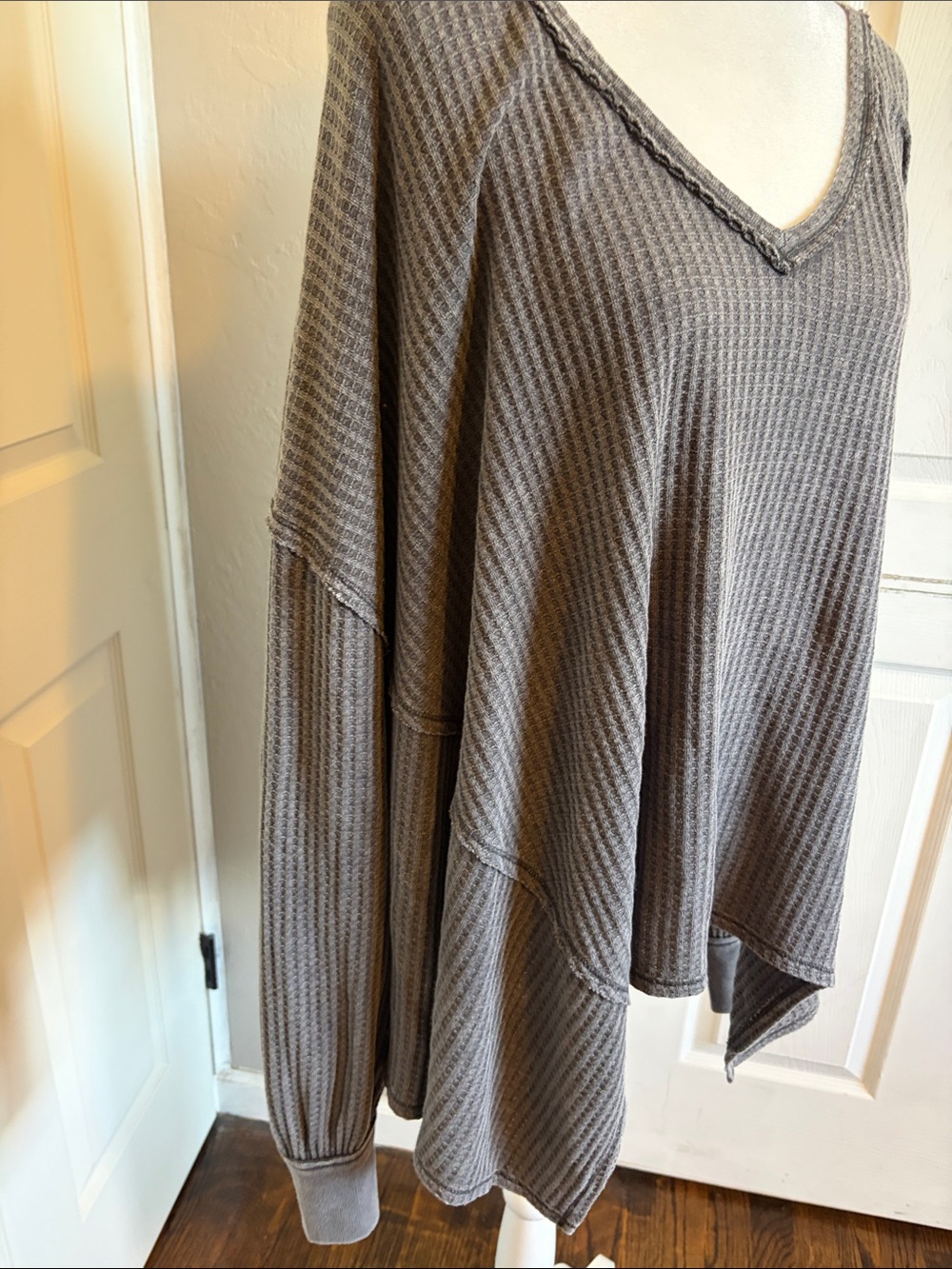 Free People We The Free Washed V-Neck Waffle Knit Sweater Coraline Thermal - Picture 3 of 5